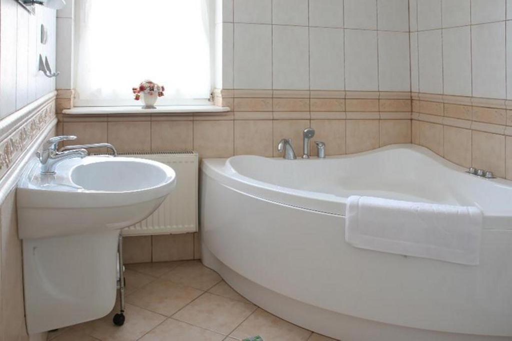 Hotel Baron Ciechanów Habitación foto